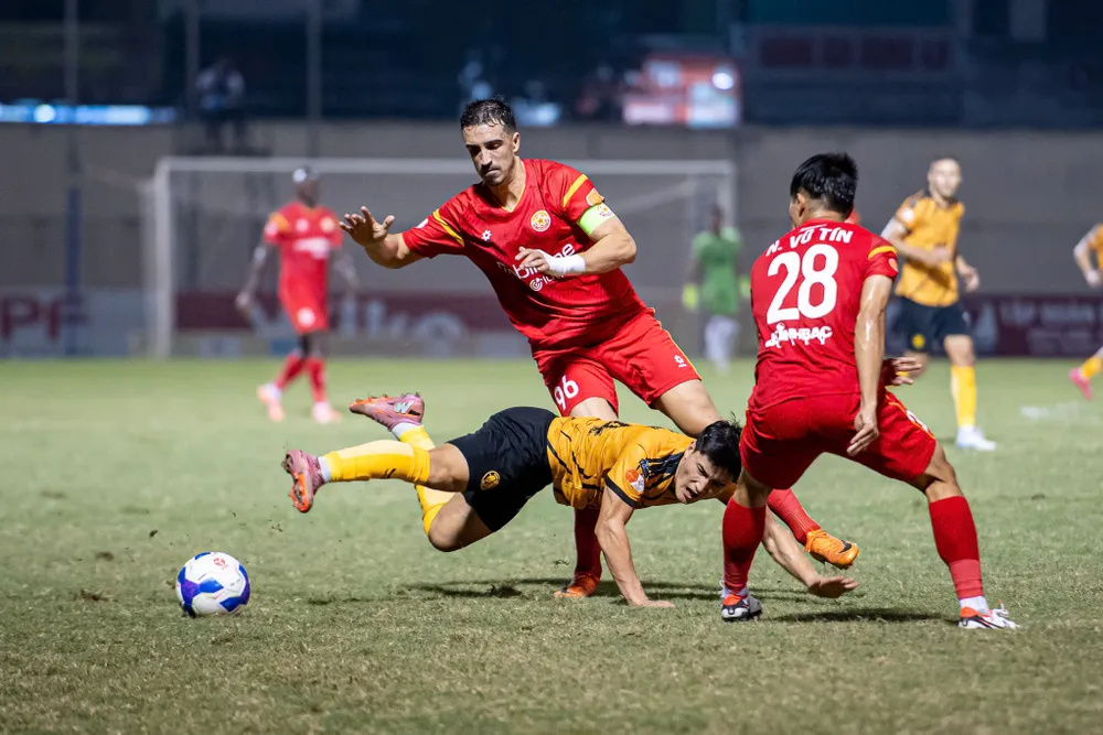 Áp lực lên các cầu thủ trẻ PVF-CAND trong cuộc chiến trụ hạng
