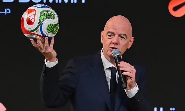 Chủ tịch FIFA Gianni Infantino và đội tuyển Iran