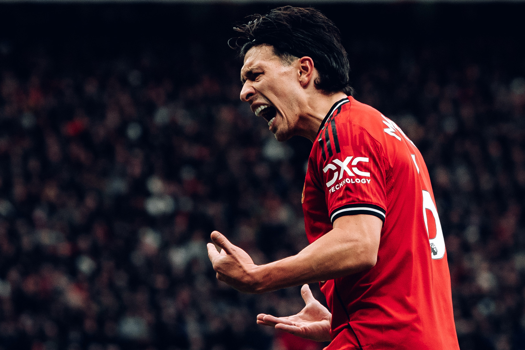 Lisandro Martinez liên hệ với Barca