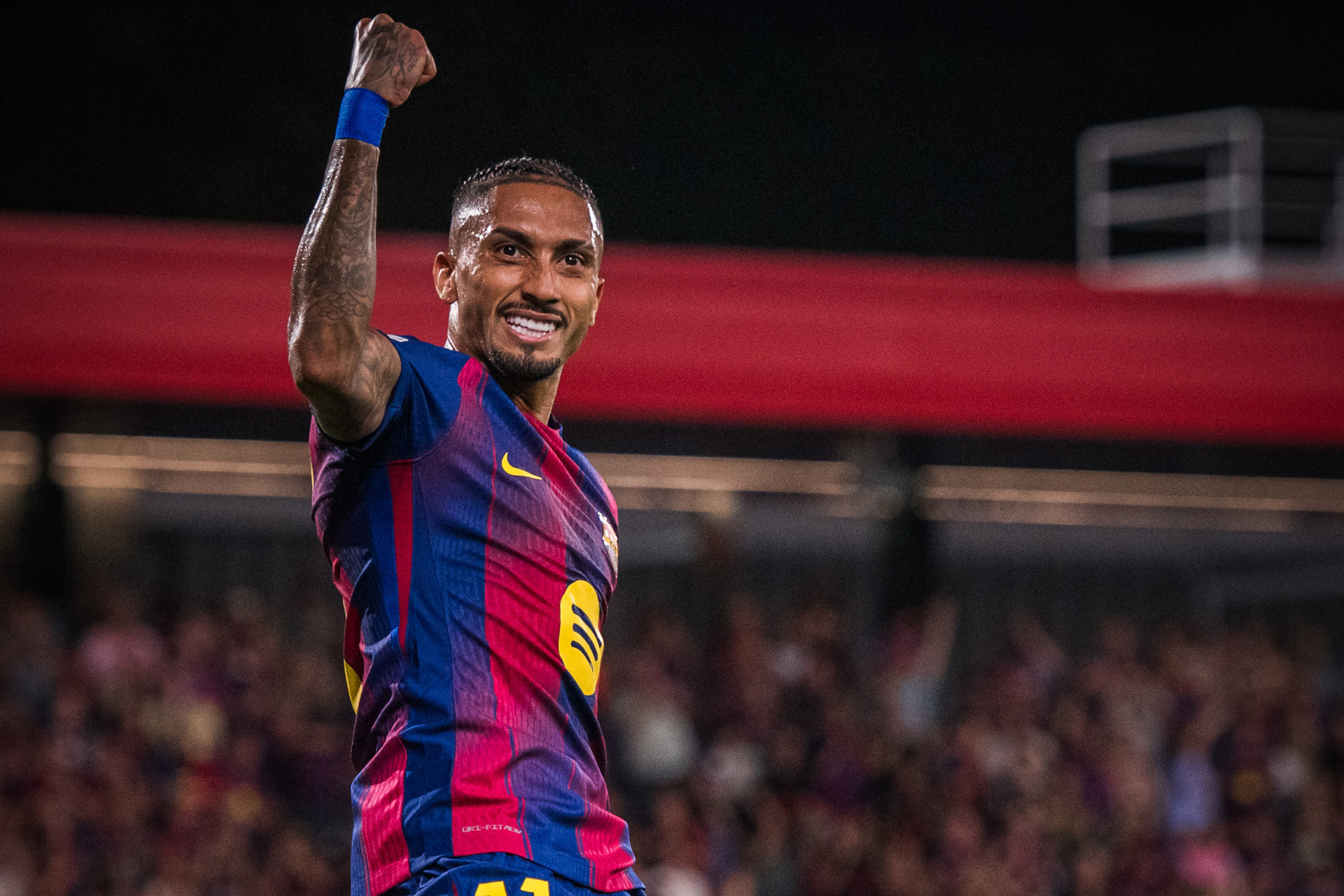 Raphinha thi đấu cho Barca