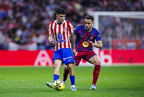 Eric Garcia linh hoạt trên sân