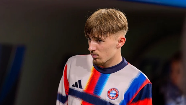 Karl dính chấn thương cơ