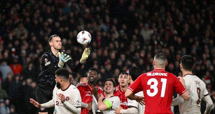 Forest gặp nhiều khó khăn trước Midtjylland. Forest gặp nhiều khó khăn trước Midtjylland.