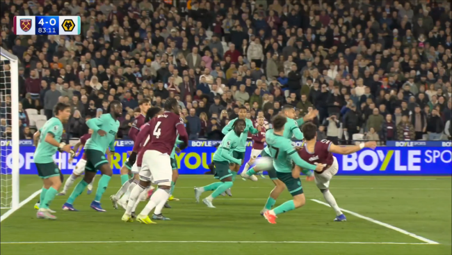 Mavropanos ghi bàn kết thúc trận đấu