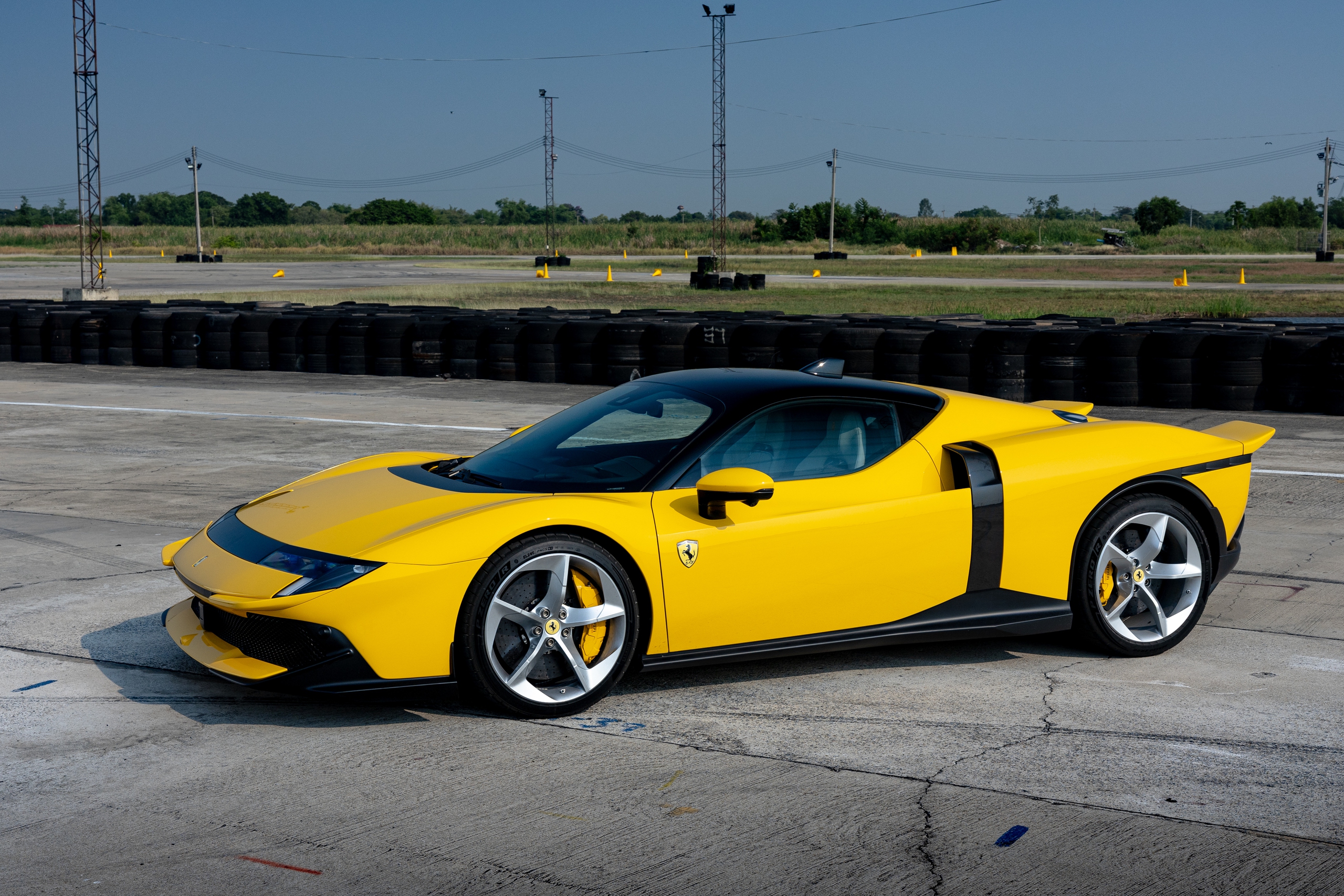 Tôi lái Ferrari 849 Testarossa: Sức cuốn hút của 1.035 mã lực không thể mô tả bằng thông số- Ảnh 9.