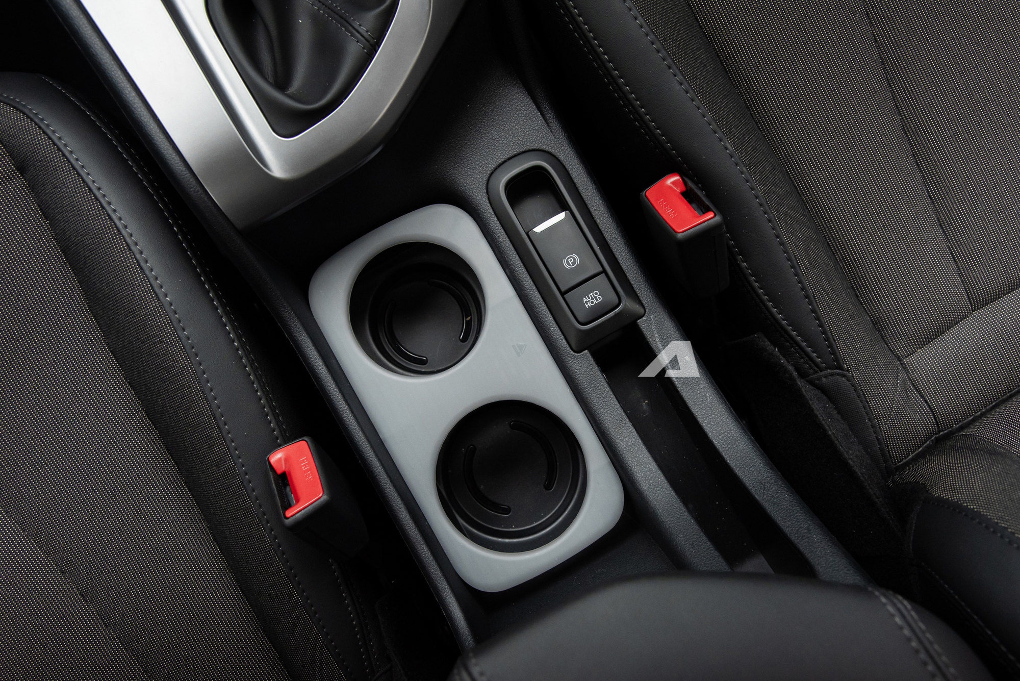 Khu vực điều khiển trung tâm trên Hyundai Stargazer 2026 Phanh tay điện tử trên Hyundai Stargazer 2026