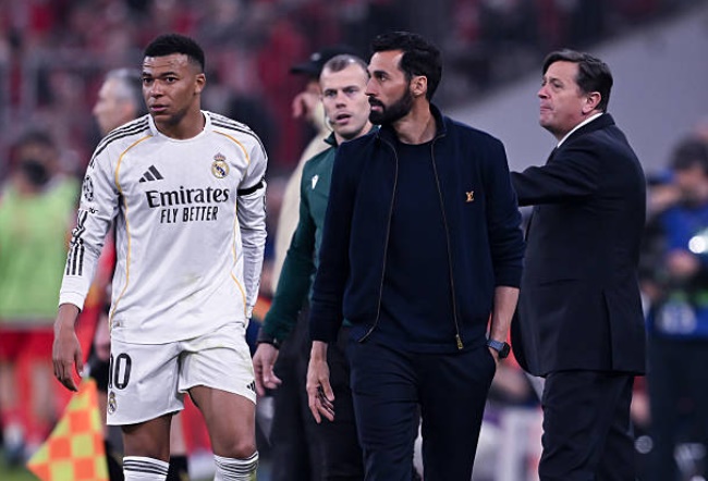 Arbeloa đứng giữa áp lực tại Real Madrid