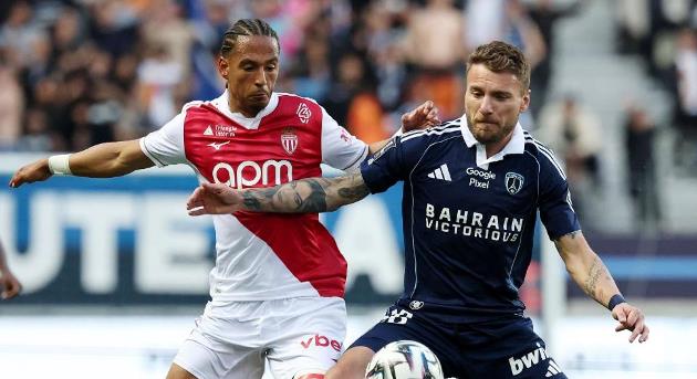 Paris FC đè bẹp Monaco trên sân nhà.