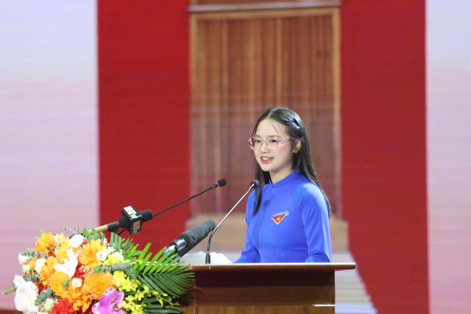 Nữ sinh xinh xắn với thành tích học tập đáng nể