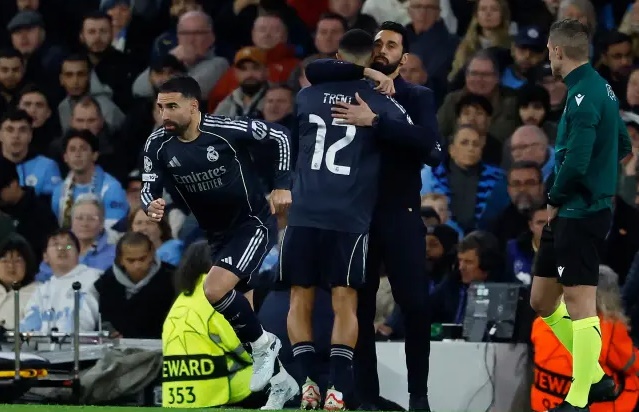 Alexander-Arnold cạnh tranh suất đá chính với Carvajal