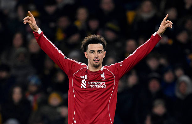 Curtis Jones thay đổi vị trí