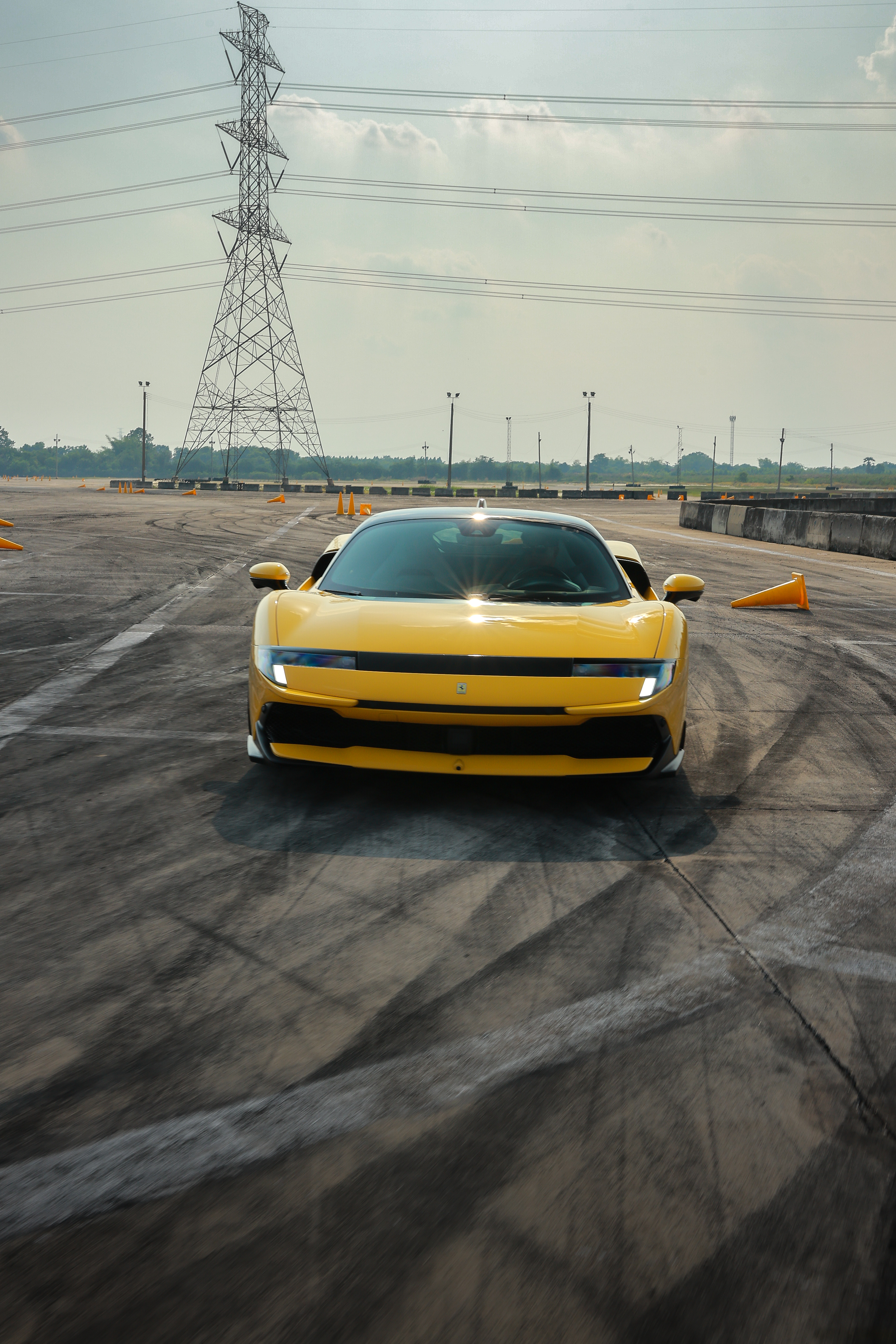 Tôi lái Ferrari 849 Testarossa: Sức cuốn hút của 1.035 mã lực không thể mô tả bằng thông số- Ảnh 4.