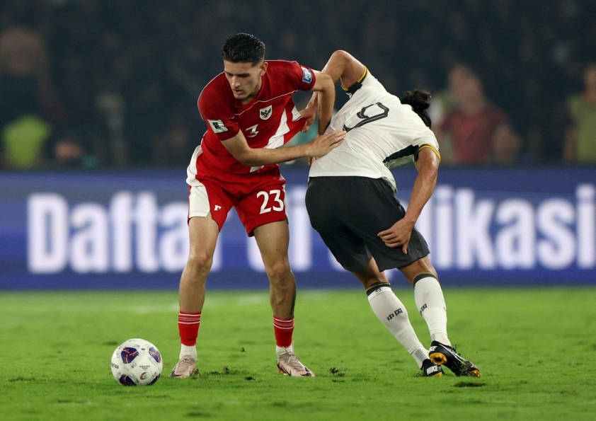 Justin Hubner là 1 trong 4 cầu thủ nhập tịch của đội tuyển Indonesia dính vụ bê bối hộ chiếu hiện nay. Justin Hubner - cầu thủ Indonesia vướng bê bối hộ chiếu