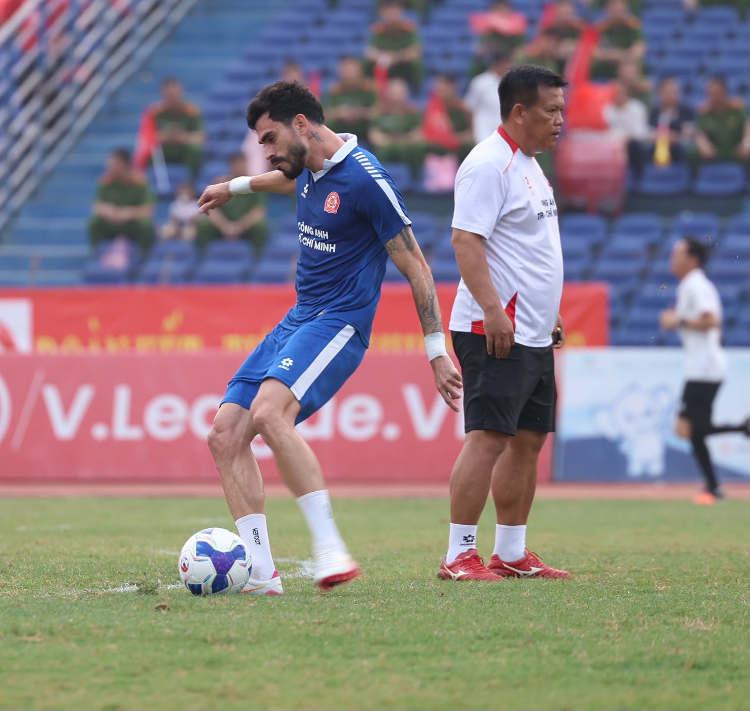 Pha ghi bàn của Rimario cho Thanh Hóa