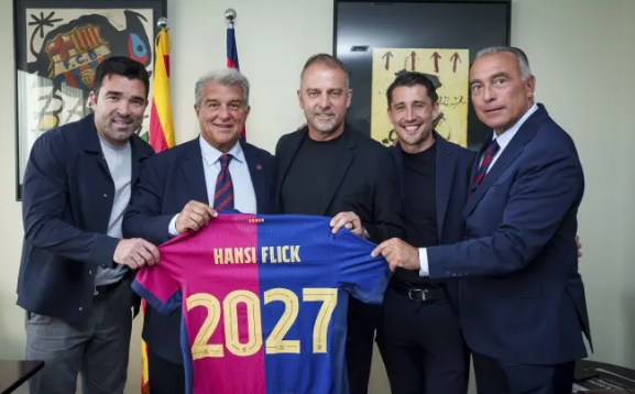 Chủ tịch và ban lãnh đạo Barca hài lòng với Flick