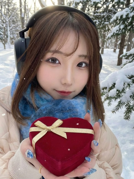 Hot girl giải nghệ, biến mất một năm để đi làm nhân viên văn phòng và cái kết đắng cay- Ảnh 2.