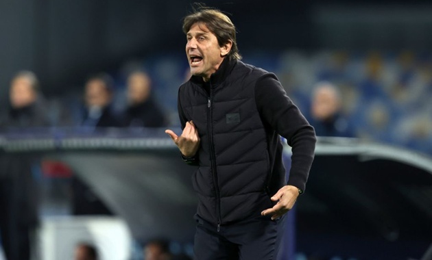 Conte bỏ ngỏ khả năng dẫn dắt Italia