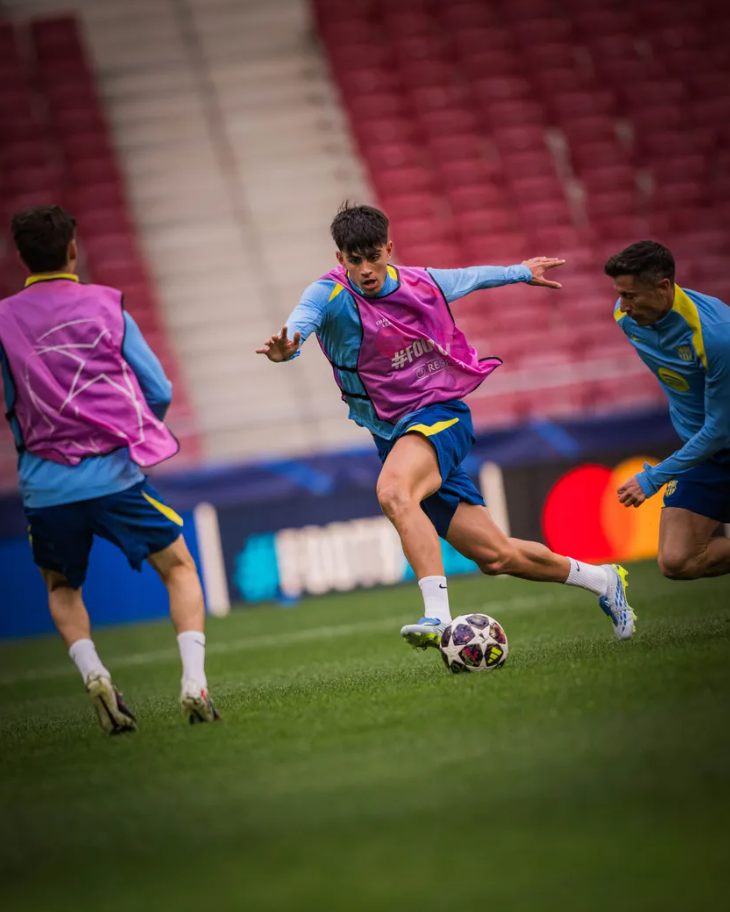 Buổi tập của Barca trên sân Metropolitano ngày 13/4 Buổi tập của Barca trên sân Metropolitano