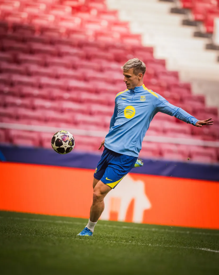 Buổi tập của Barca trên sân Metropolitano ngày 13/4 Buổi tập của Barca trên sân Metropolitano