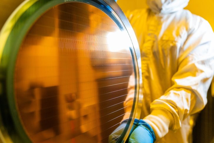 Google bỏ TSMC chọn Intel đóng gói chip AI thế hệ tiếp theo