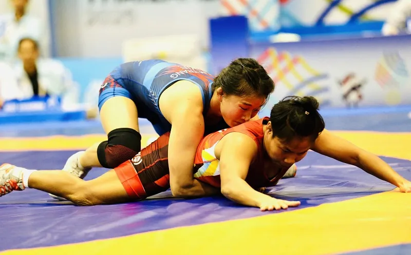 Tuyển thủ Mỹ Trang thi đấu vật tự do