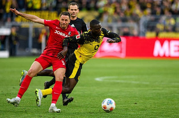 Dortmund thi đấu thăng hoa trên sân nhà