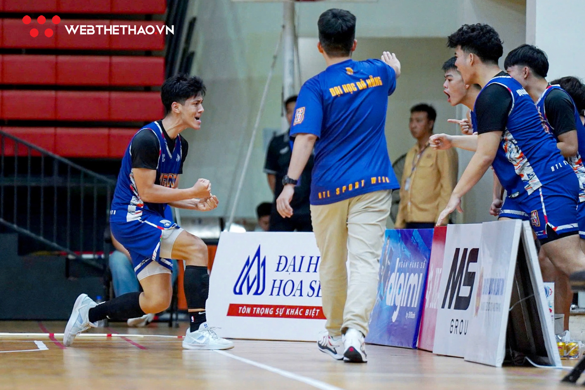 Các cầu thủ sinh viên thi đấu hết mình tại giải bóng rổ NUC