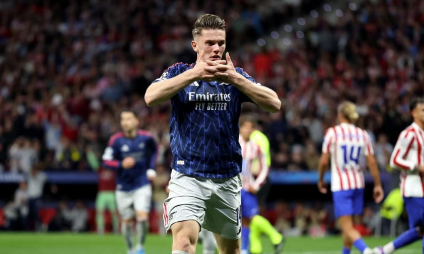 Viktor Gyokeres ghi bàn từ phạt đền