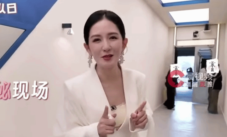 MC Tạ Na tiết lộ hậu trường show Đạp Gió với quy định khóa cửa nhà vệ sinh