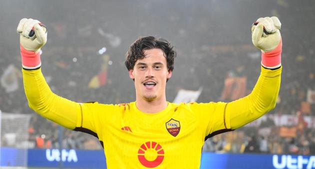 Thủ môn Mile Svilar tại AS Roma