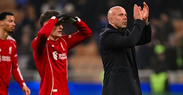 Arne Slot và các học trò đang tìm kiếm phép màu tại Anfield Arne Slot cùng đội bóng Liverpool