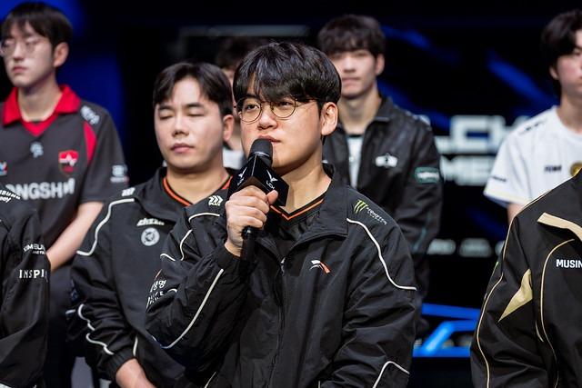 Gumayusi đối đầu đồng đội cũ tại trận T1 vs HLE