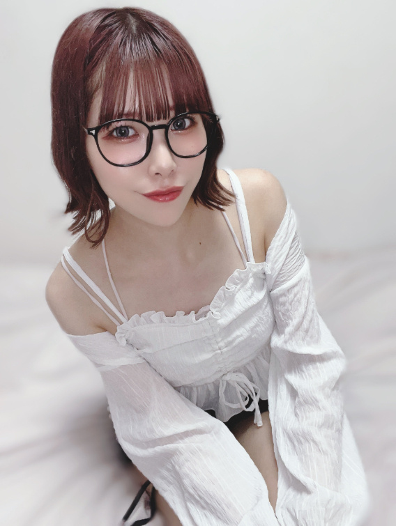 Hot girl Yuki Moe với thử thách gập bụng theo lượt like