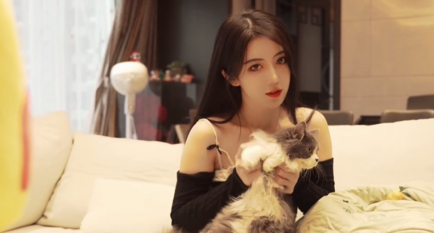 Nữ streamer gợi cảm gây chú ý