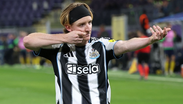 Anthony Gordon lọt vào tầm ngắm của BLĐ Arsenal.