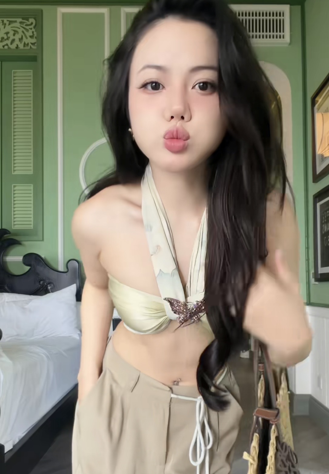 Ý Nhi tỏa sáng trên sân khấu