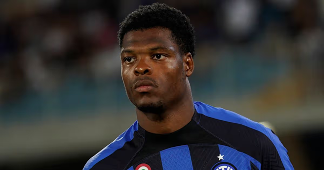 Dumfries thi đấu cho Inter Milan