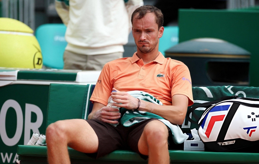 Medvedev đánh mất chính mình ở Monte Carlo 2026 Medvedev thua Berrettini 0-6, 0-6 ở Monte Carlo 2026