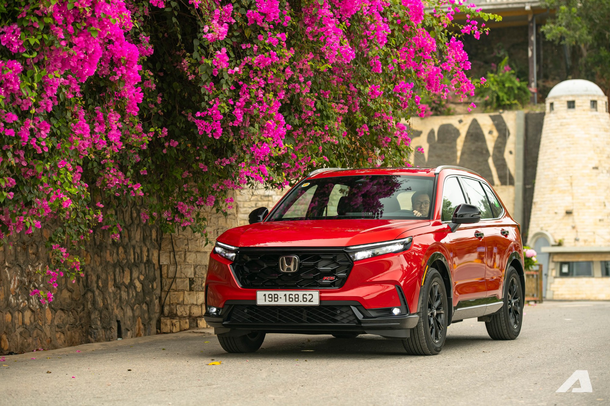 Thiết kế tổng thể hài hòa trên mẫu xe SUV Nhật Bản