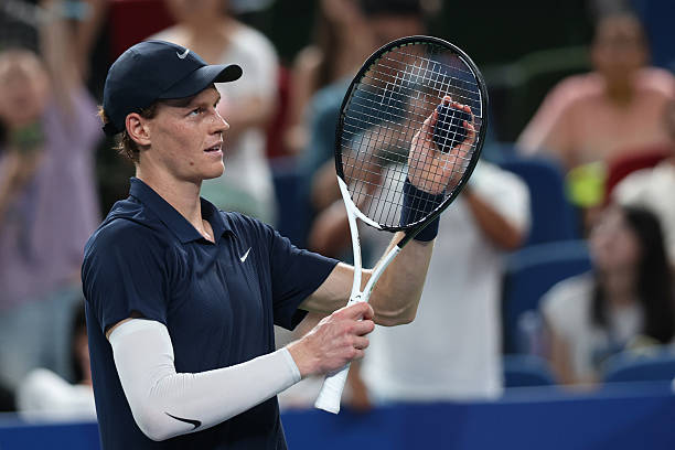 Jannik Sinner khó giành lại ngôi số 1 thế giới vào cuối năm 2025 từ Carlos Alcaraz