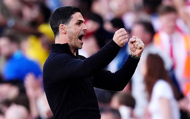 Thầy trò Mikel Arteta tạm thời đòi lại ngôi đầu từ tay Manchester City.