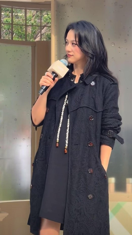 Nữ diễn viên phim Sắc giới mang bầu ở tuổi 47 - Ảnh 1.