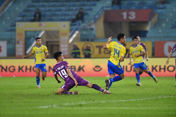 Đỗ Hoàng Hên ghi bàn quyết định cho CLB Hà Nội