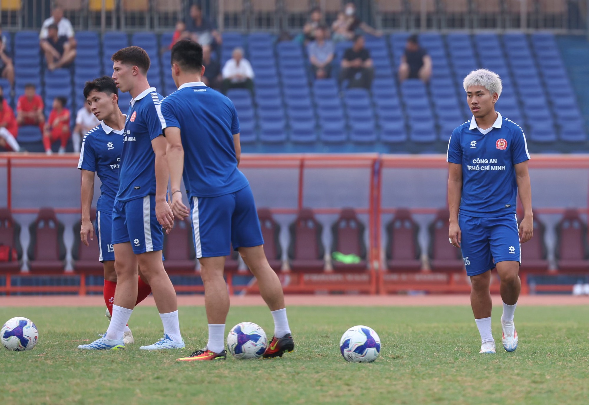 Niềm vui của các cầu thủ Thanh Hóa sau trận đấu