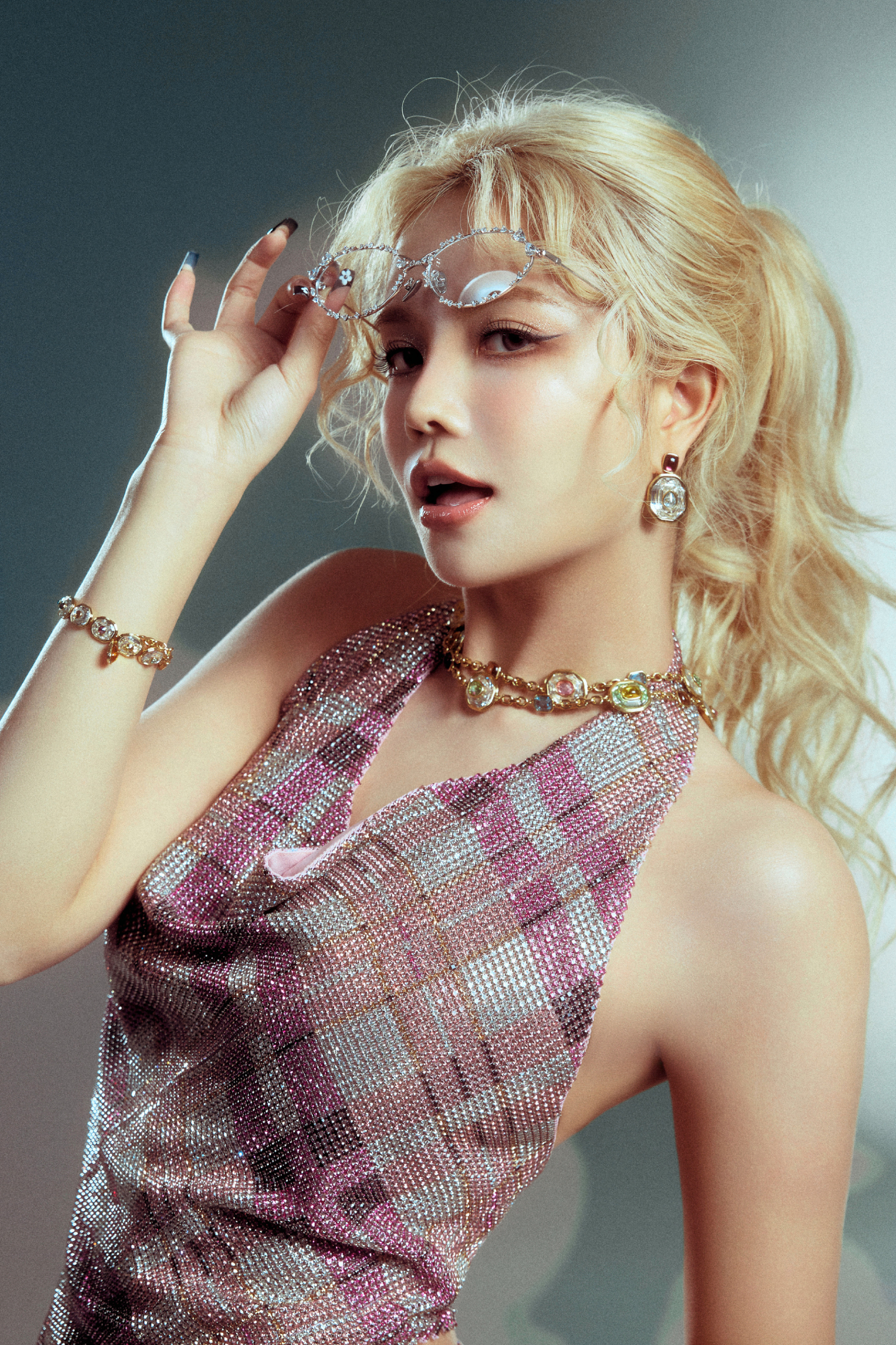 Hình ảnh ít xuất hiện trên truyền thông của An Kỳ kể từ sau THE9.