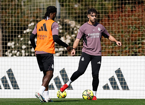 Việc Asencio từ chối đấu Elche khiến Arbeloa nóng giận.