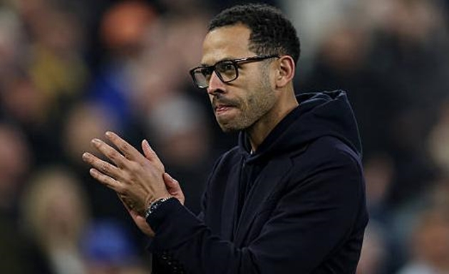 Ban lãnh đạo Chelsea vẫn tin tưởng Liam Rosenior. Ban lãnh đạo Chelsea vẫn tin tưởng Liam Rosenior.