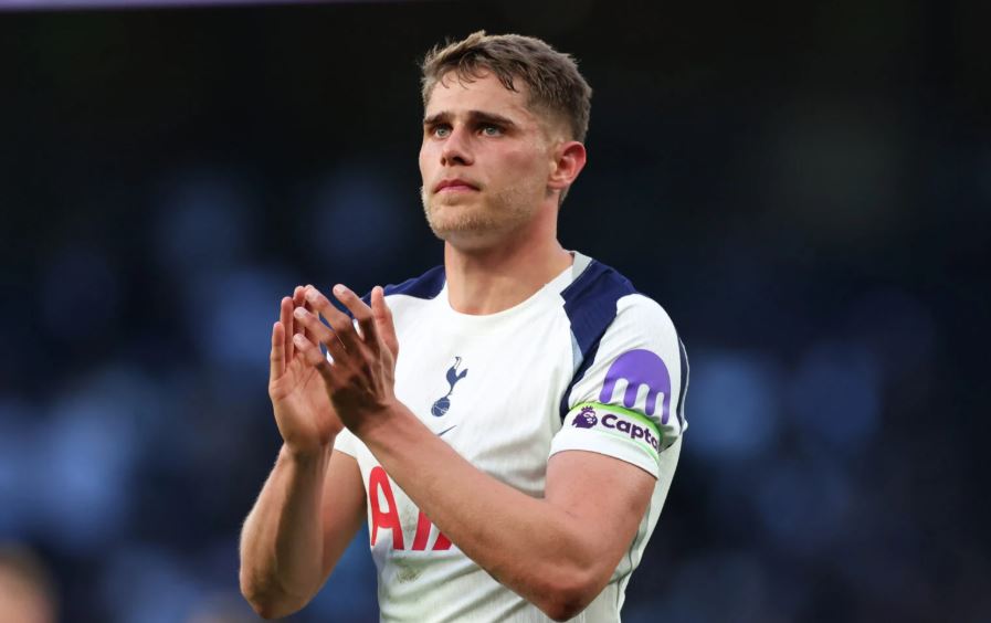 Van de Ven không khao khát đến MU như Mbeumo, Cunha.