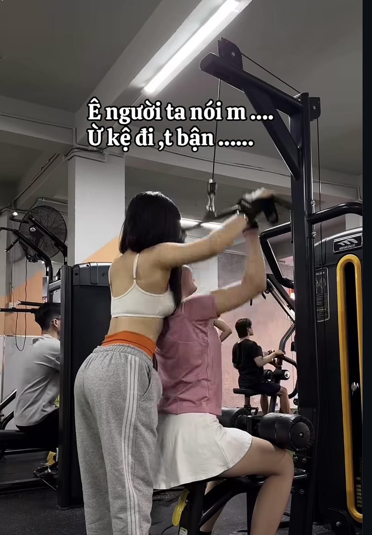 Phản pháo văn minh của nữ PT gym