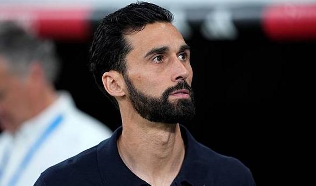 Sự ra đi trong im lặng của Alvaro Arbeloa để lại nhiều dấu hỏi. Alvaro Arbeloa rời Real Madrid trong im lặng